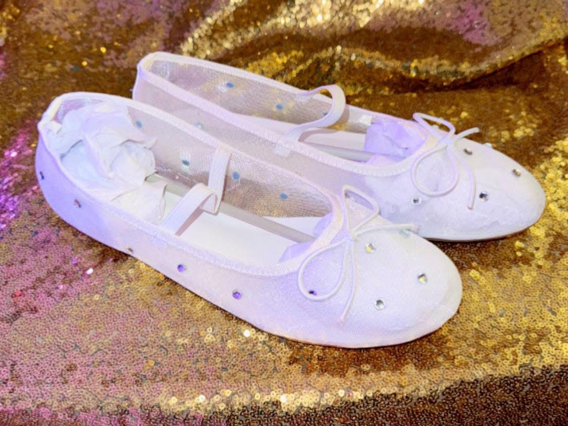 Size 10 white mesh flat