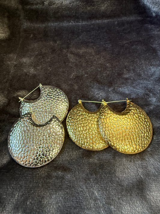 Round textured Earring