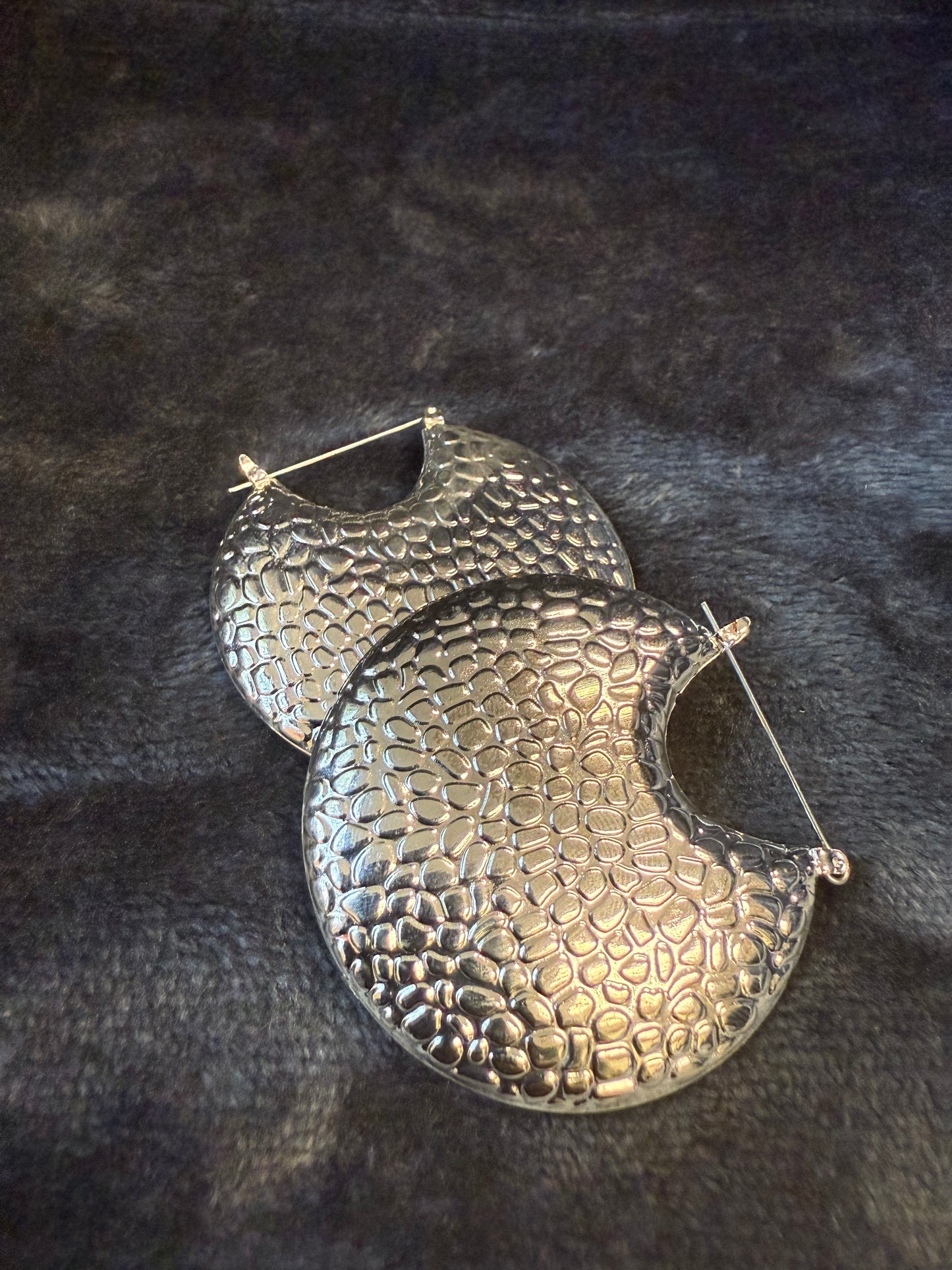 Round textured Earring