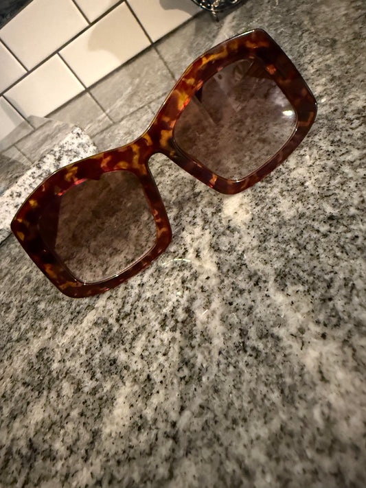 Oversized tortoiseshell shades