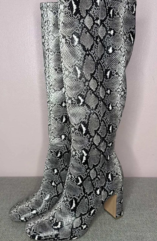 Size 8 Knee high boot