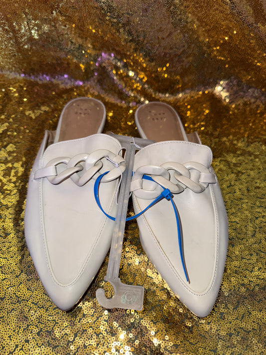 Size 8.5 flat slide in shoe