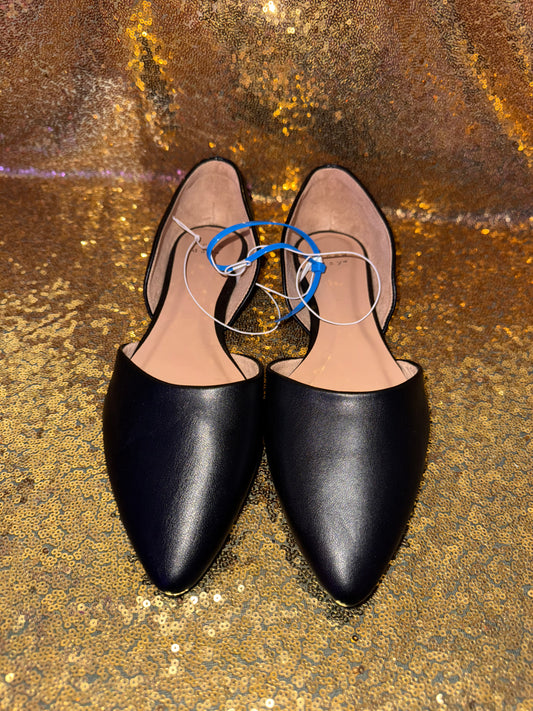 Size 9.5 flat shoe