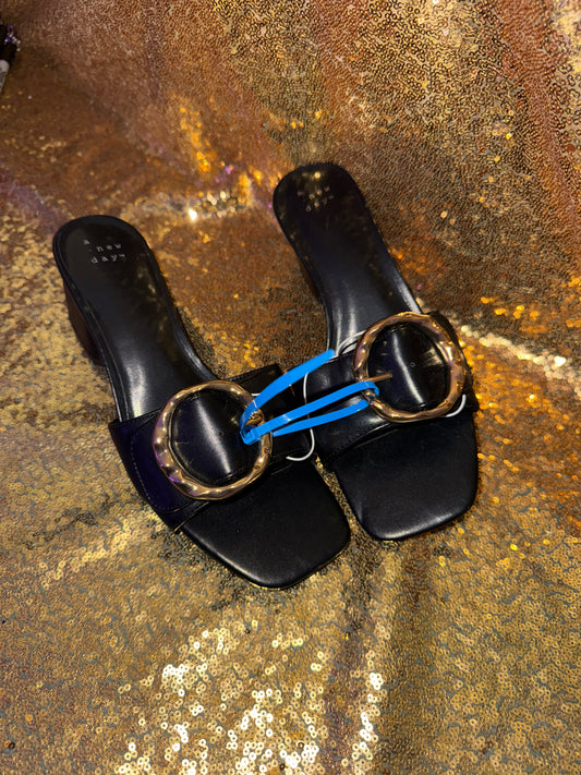 Size 8.5 slide in block heel shoe
